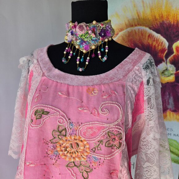 Vintage Style Victorian Rainbow Butterfly Rose Choker - Picture 5 of 9